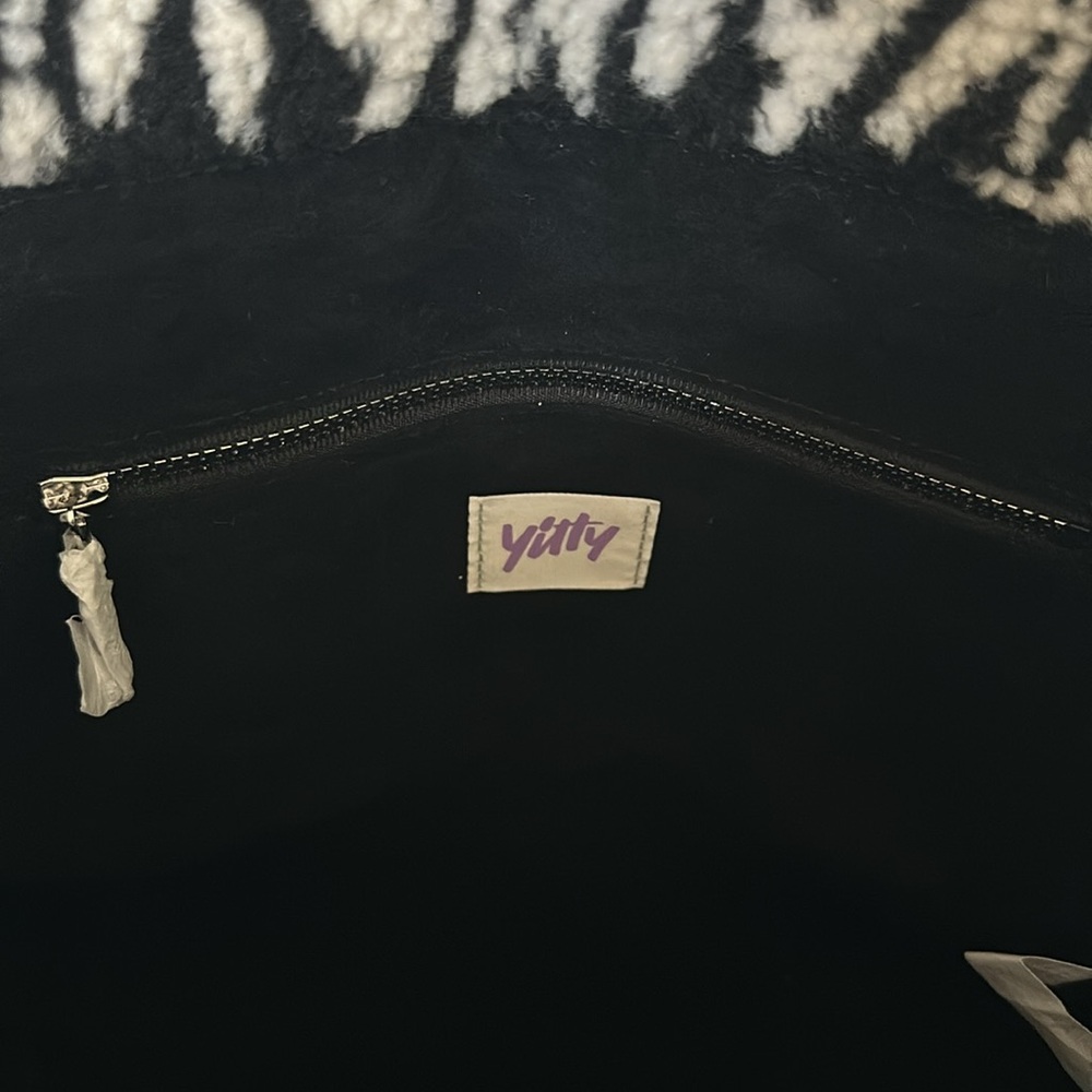 Yitty Major Label plush tote NWT black and white w/brown patent leather handles - Picture 4 of 6
